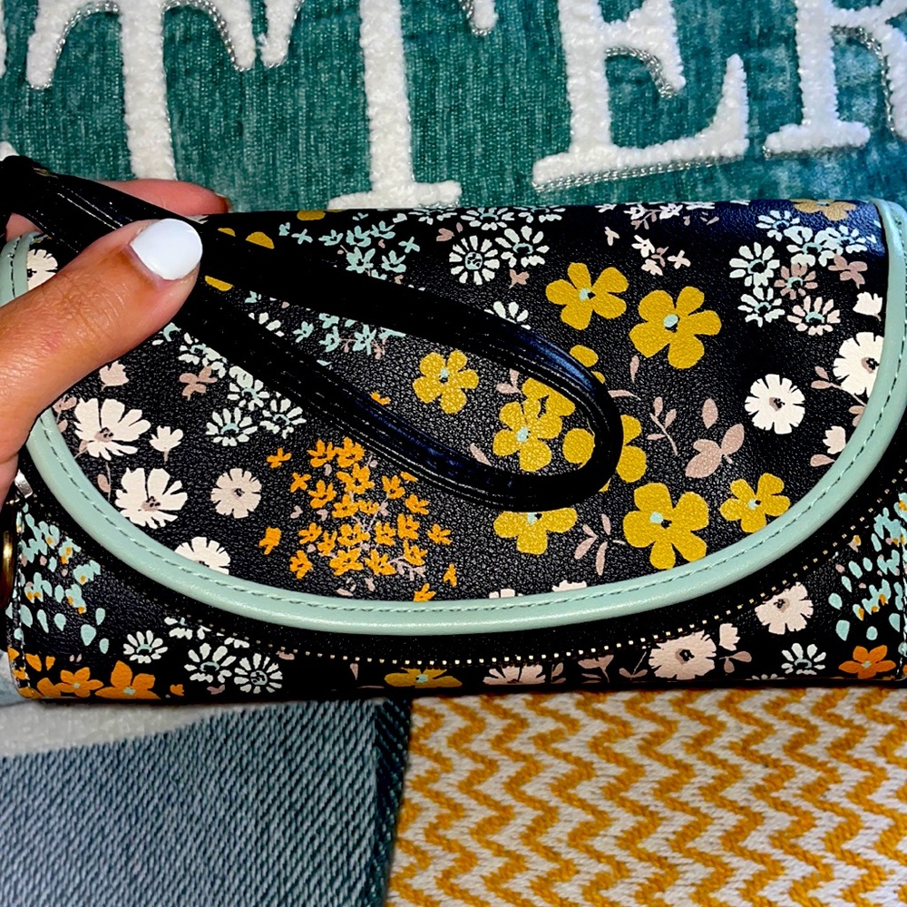 Beautiful hand wallet! Spring colors.